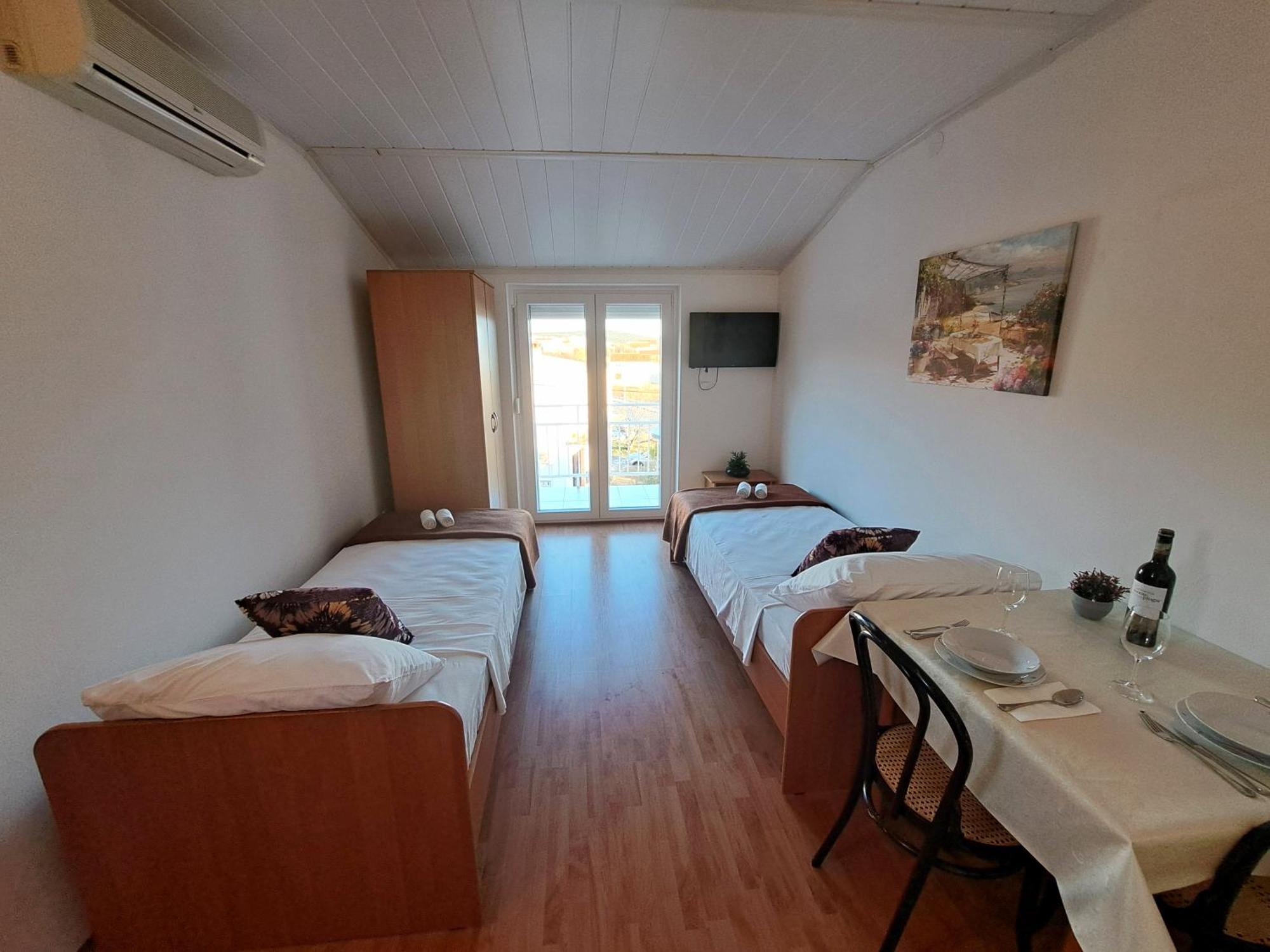 Apartments Maruna Maslenica Exteriör bild